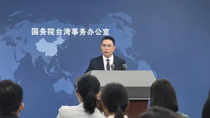 国台办回应“解放军1架直升机伴随无人机跨越‘台海中线’”:正当合法,天经地义
