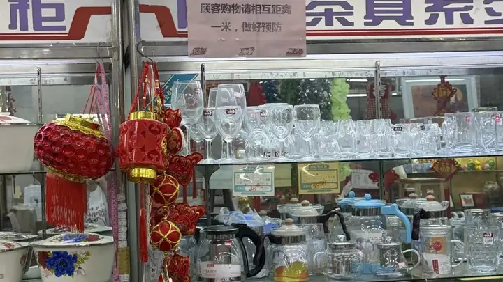 最懂省钱的一线城市年轻人，在国营风老商场买爽了