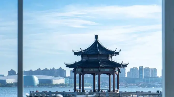 2026年7月25日李公堤拍得湖亭盛景 新旧交融景致动人
