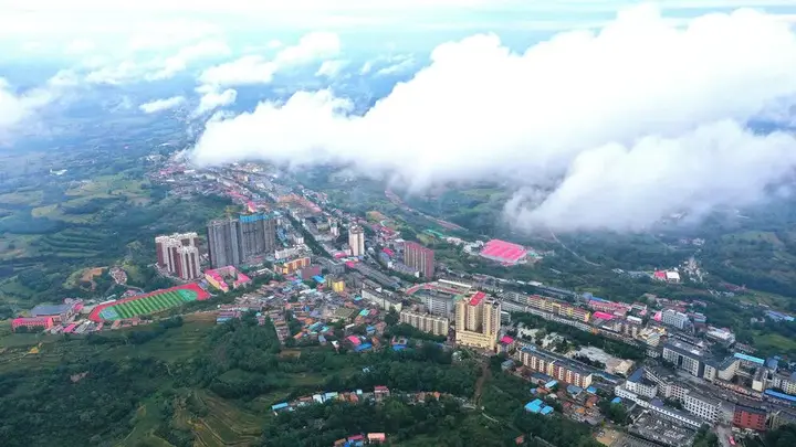 19℃盛夏清凉秘境！陕西宜君靠农文旅融合成避暑顶流 人气旺到民宿一房难求