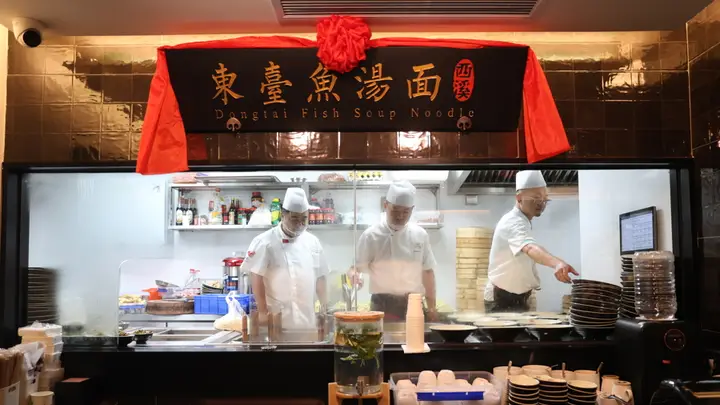 东台鱼汤面上海首店落地新天地，以非遗美食为文旅锚点撬动跨城文旅联动