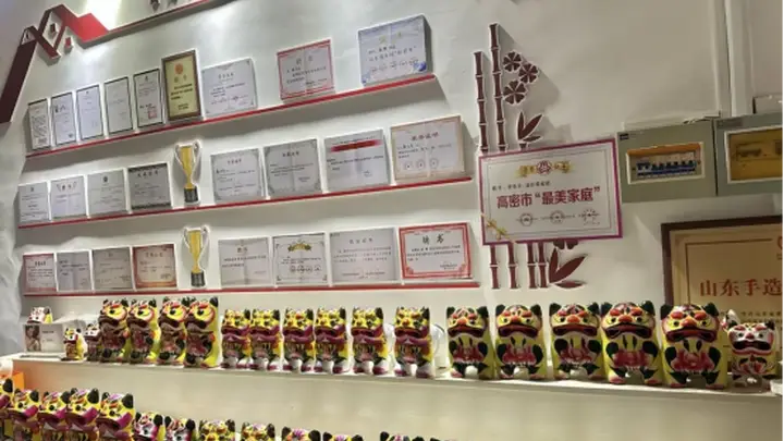 山东商务职业学院学子探访国家级非遗聂家庄泥塑,解锁传统活态文化的青春密码