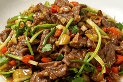 鲜辣入味嫩而不柴,小炒黄牛肉解锁正宗湘式滋味