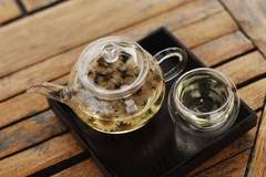 夏天喝茶，哪些人要少喝绿茶？怎么喝最舒服