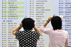 高校大规模撤并专业 “万金油”专业遭遇冷遇 考生如何应对专业选择挑战