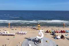 海陵岛暑期客流逐步升温 大角湾滨海夏日游人气旺