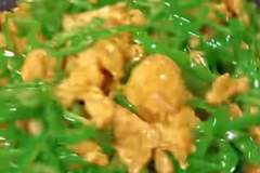 青椒炒鸡蛋:鲜嫩可口,下饭一绝