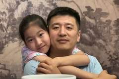 张雪峰妻子发文：留的钱已经存信托，为了女儿接下来会研发一款笔