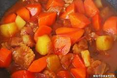 土豆炖牛肉的家常做法！这是土豆软糯好吃、牛肉软嫩不柴的经典做法！
