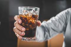 武汉商超便利店货架巨变 含糖碳酸饮料遇冷成定局