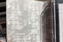8.7日：侯佩岑大方承认最近确实长胖了，搭机摘罩全程零伪装，48岁真实模样直接曝光
