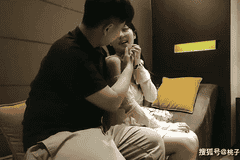 成人网站里的女生为什么那么配合？