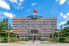 中传艺考重大调整亮点：播音主持3方向停招，主项及中英双播保留校考，小语种双播考生需转方向避竞争