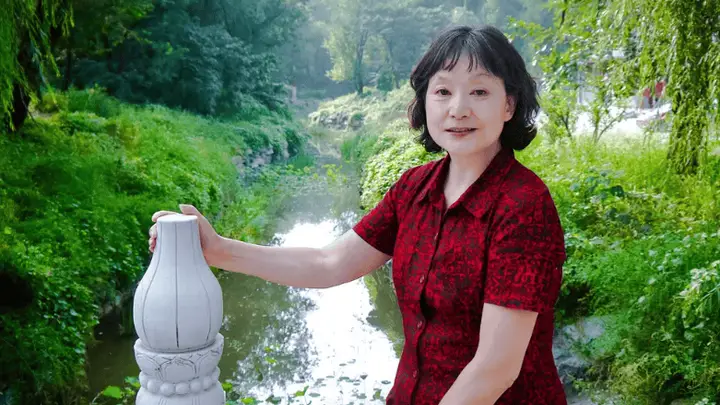 1977年恢复高考后,北京首位文科状元刘学红作文仅失1分,后来发展如何?