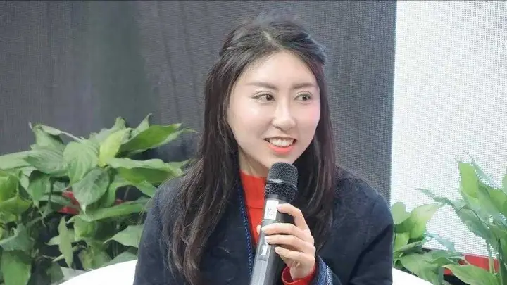 原创贾平凹的两个女儿，真是活成了两个极端。