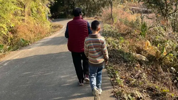 曾经的旧时光:洒满寒意的上学路