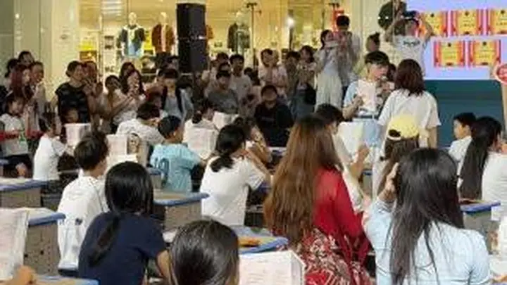 CFC富兴时代零食偷吃大赛 两天八场千人参战成商场吸睛亮点