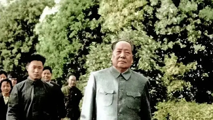 毛主席的罕见照片,气场十分强大,隔着屏幕,都感觉到一股吸引力