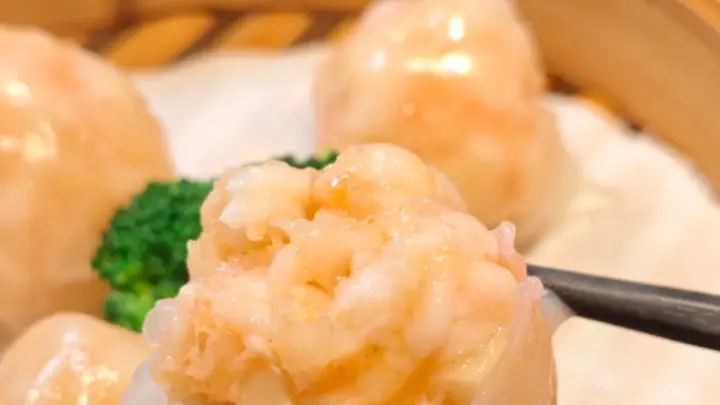 老广点心顶级手艺体现在虾饺上 褶多皮透馅鲜还藏着生活温度