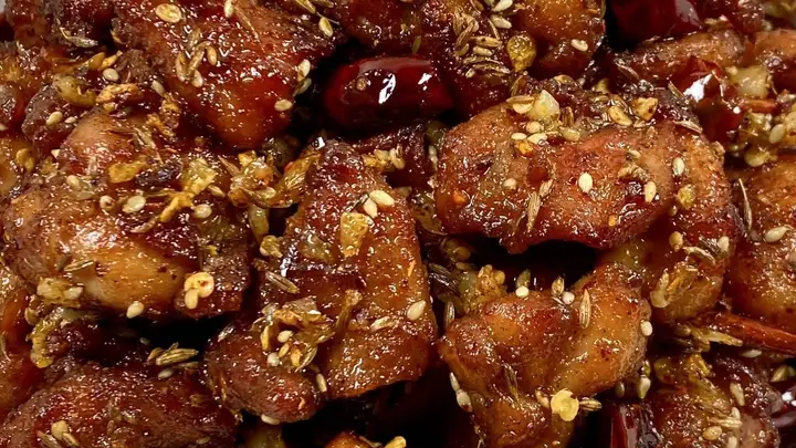 一口入魂的孜然椒麻鸡块：在家复刻烧烤摊的极致快乐