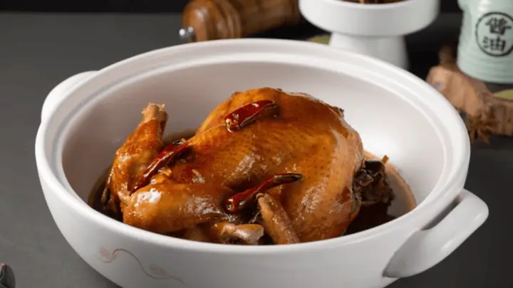 周末想露一手,这个电饭煲鸡不炒不炖,撕开比烤鸡还嫩