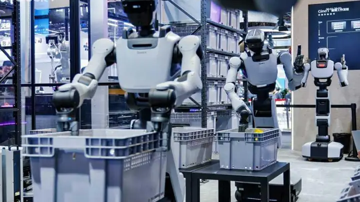 机器人开始打工了,可量产才是生死线|2026 WAIC