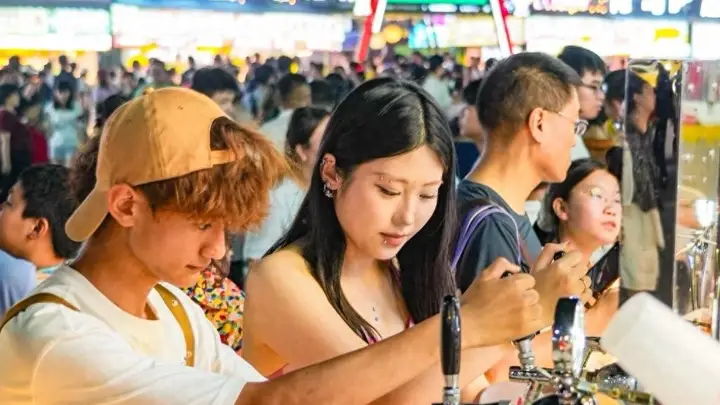 人潮涌动,酒香四溢!第36届青岛国际啤酒节西海岸会场邀您共赴夏日狂欢