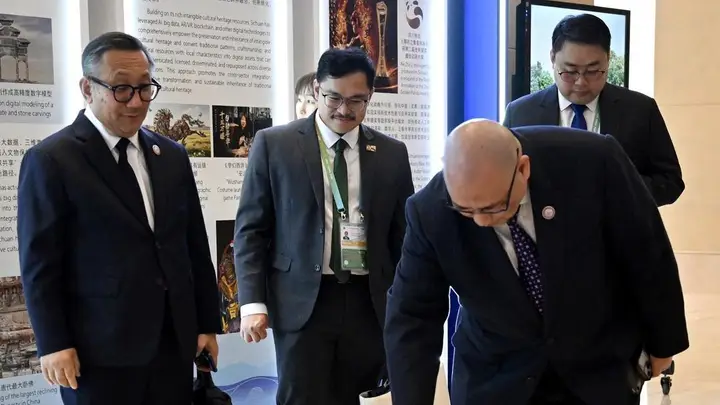 APEC数字周成都展区亮点出圈：数字文创与熊猫机器人引客打卡，生动展现成都“三城三都”魅力