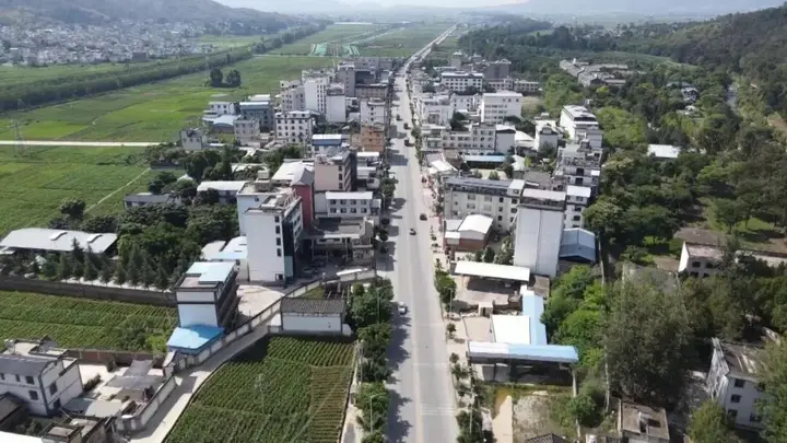 洱源下山口夏日盛典亮点：25℃康养假期，家庭同玩客流火热