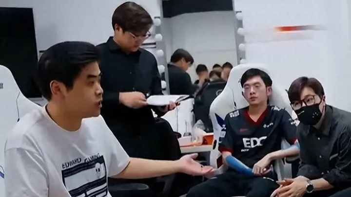 大满贯教练朱开曝圣枪哥近况 未签BLG难带动其状态