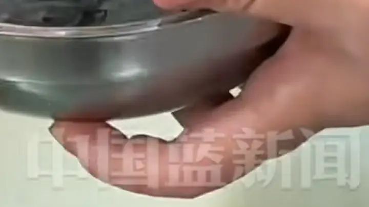 “深色蛋糕上热搜引争议，行业专家解读色素使用真相”