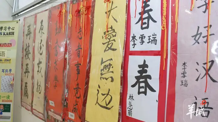 广东省新闻文化交流团赴万隆，赠书送电影给当地华校，共话华文教育新契机