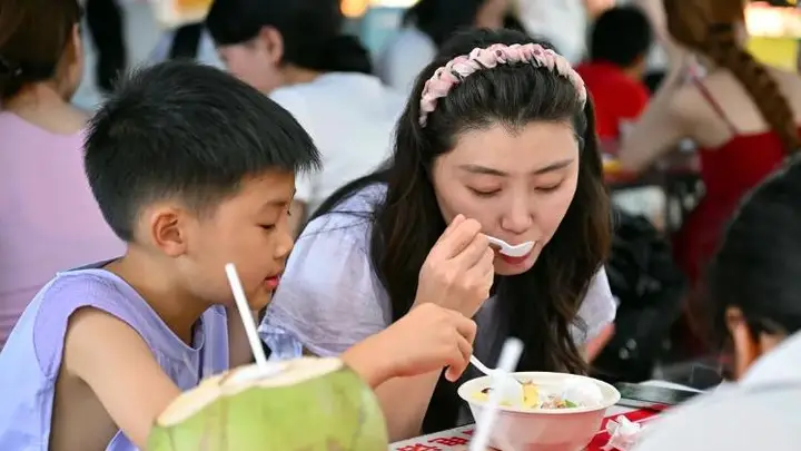 越热越火!今年夏天,年轻人把“避暑”玩出了天花板?