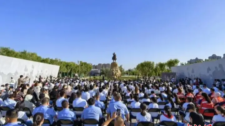 《左公复疆》雕塑在新疆哈密正式落成