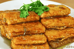 糖醋带鱼怎么做才外酥不碎、酸甜入味?保姆级家常教程来了