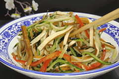 天热适合吃这菜,拌一拌就很好吃!两种食材满口清香脆嫩、上桌就是抢手菜,好吃好做全家都喜欢