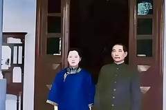 这是30岁的宋庆龄和丈夫孙中山的真实样子,可不是演员演出来的。