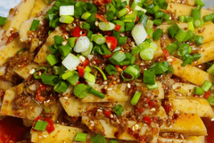 街边经典老味道，黄凉粉配稀饭是夏日绝配