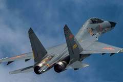 歼-15T送惊喜!“海太行”刚官宣,PL-10改进型又来了