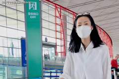 刘雯不愧是“国际超模”!黑白基础色穿搭又美又飒!顶级时髦好惊艳