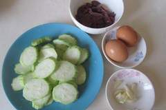 丝瓜蛋花汤:清爽营养,夏季养颜防衰老的家常汤品