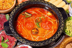 软烂豆米配发酵酸菜，一口解锁贵州开胃神汤