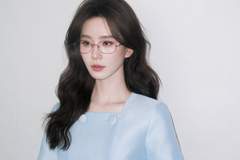 刘诗诗戴眼镜化身高知女神 蓝裙优雅温柔尽显夏日风情