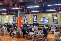 淄博烧烤成饮食文化名片 秘制卤烤串与卷饼DIY模式打造高人气