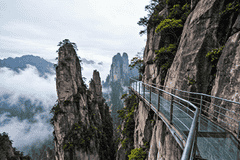 中通国际旅行社导游六上三清山，以每日各异云海为游客铸就专属赣地温情回忆