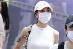 殷桃“秀腹肌”状态封神！基础款穿出绝佳身材，少女感氛围感拉满