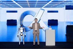 荣耀机器人手机Robot Phone亮相!手机不应是“无聊黑色方块”
