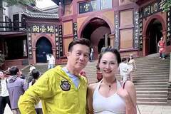 李子雄现状:全家住500万海南别墅,66岁不显老,把8岁儿子当成宝
