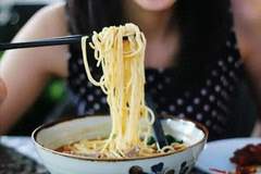 早餐为什么不建议吃面条?医生:不止面条,这5种食物,也要少吃