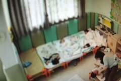 16月龄幼儿入托第一天遭老师虐待29分钟,警方介入;家长:“实习期”老师始终未露面